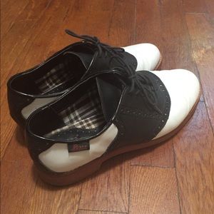 Saddle oxford shoes